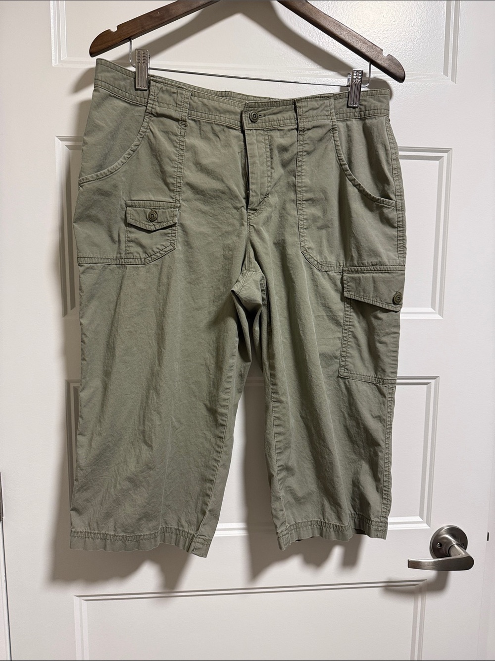 Women’s Cargo Capris in Olive Green